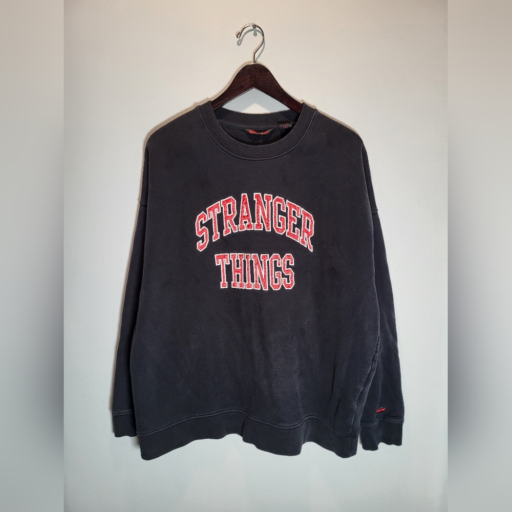 👕🌶 Levi's X Stranger Things Spellout Crewneck Sweatshirt